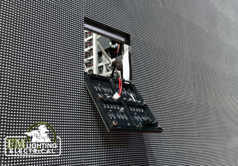 Should You Retrofit or Replace? A Guide for Business Lighting in Calgary 
